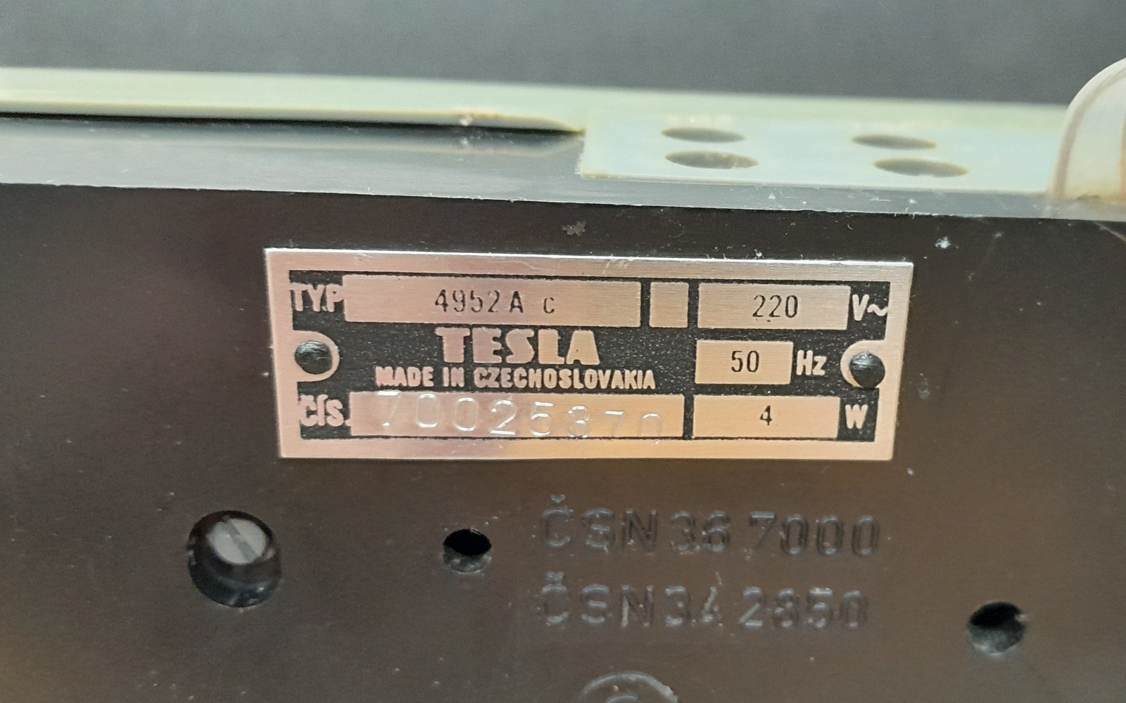 UHF Konvertor Tesla 4952A - štítek